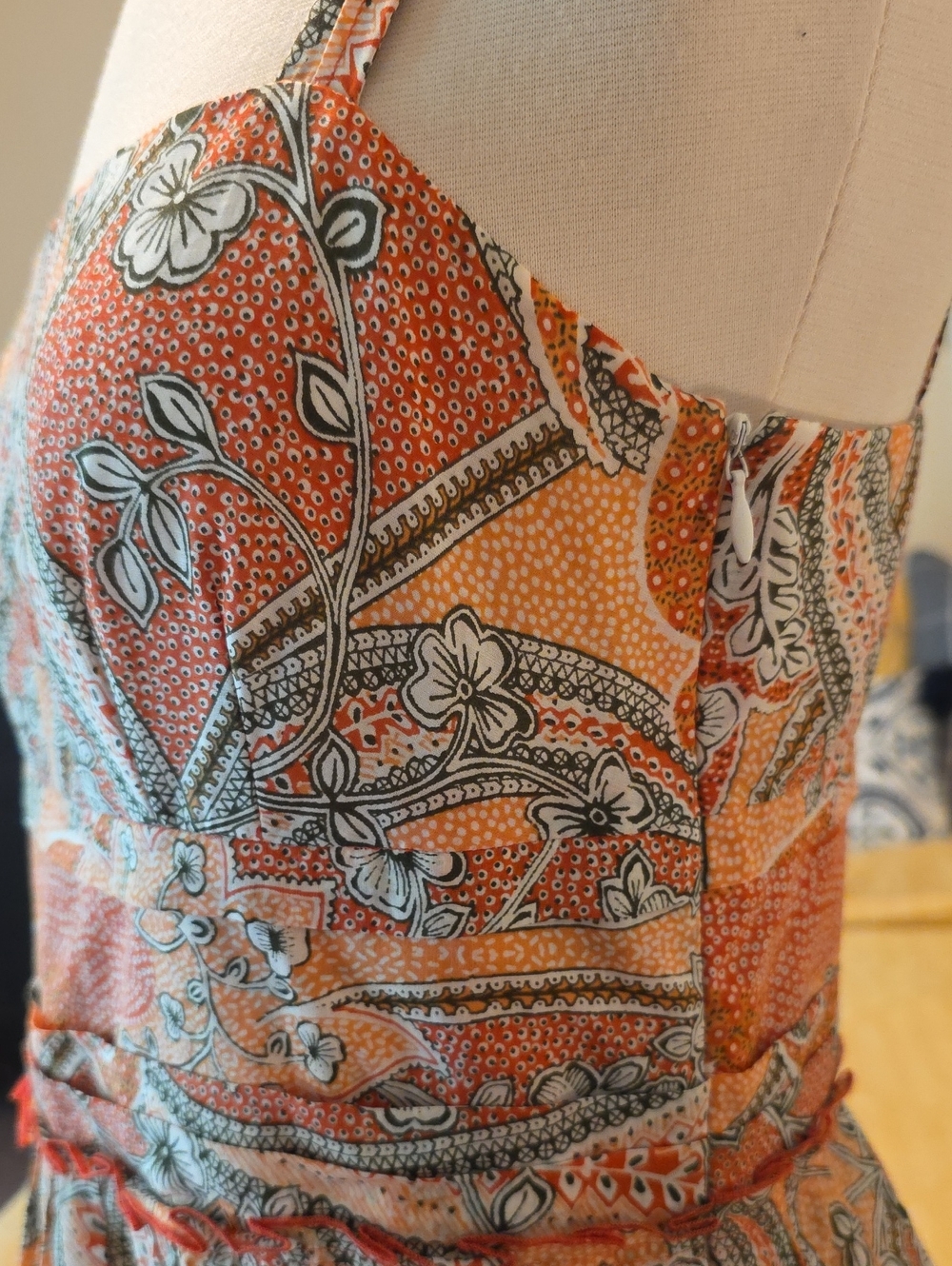 Ann Taylor Petite Batik Floral Fitted Waist Sundress Fit & Flare Sun Beach Dress - Picture 5 of 6